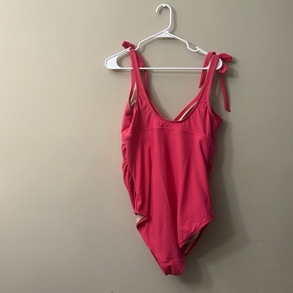 Ladies GENTLY USED ISABEL MATERNITY BATHING SUIT - Picture 3 of 5